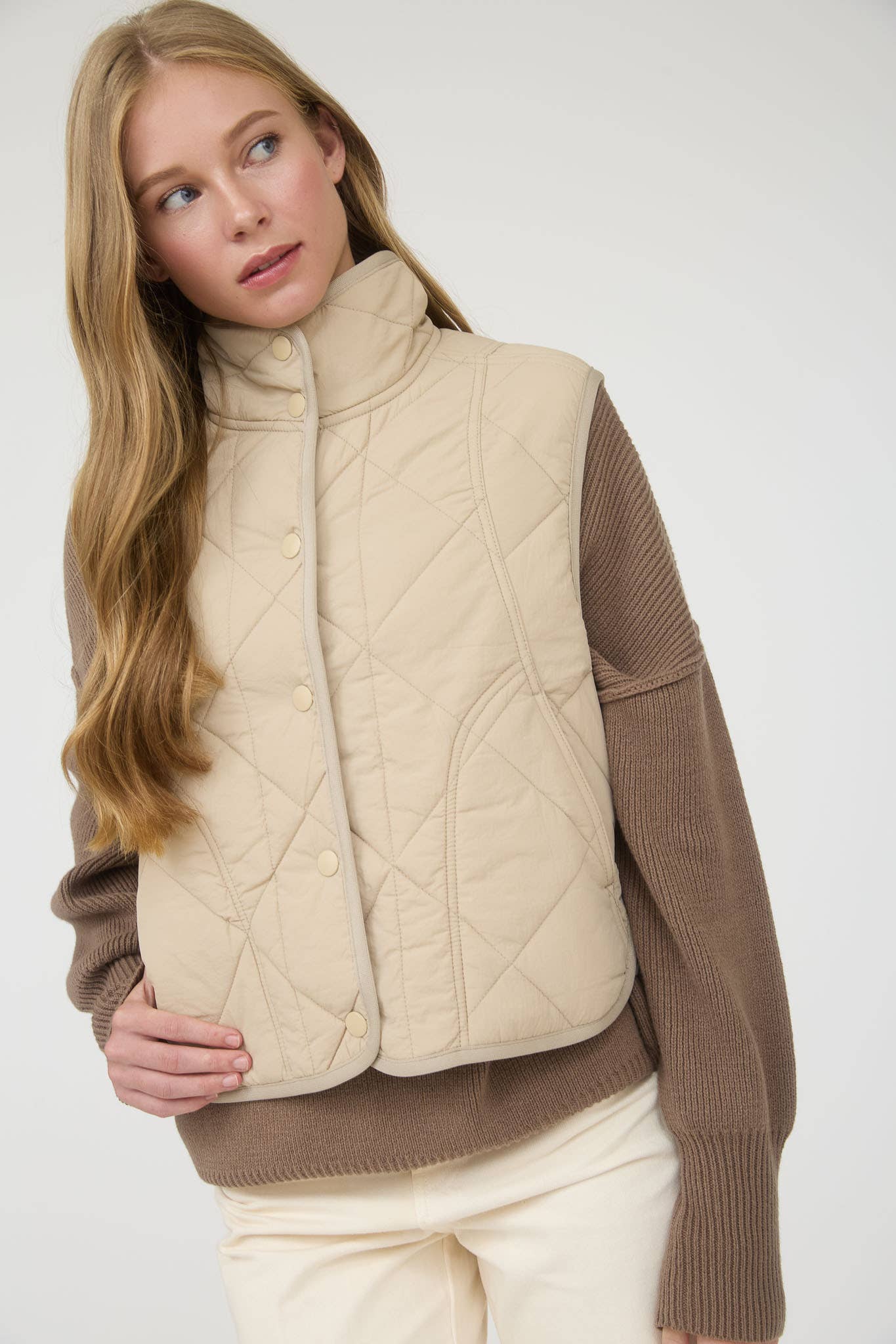 SNAP BUTTON QUILTED PUFFER VEST : KHAKI