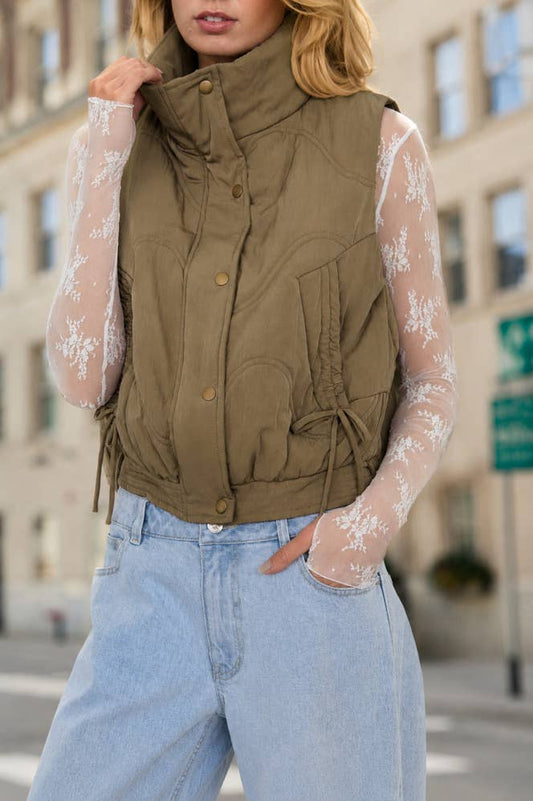 WAVE QUILTED SNAP-FRONT STAND COLLAR VEST: MOCHA