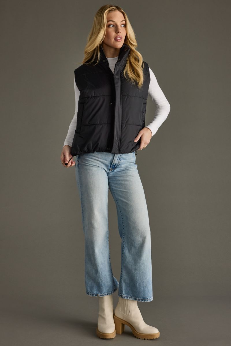 World Traveler Vest- Black