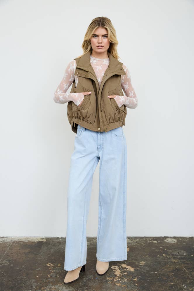 WAVE QUILTED SNAP-FRONT STAND COLLAR VEST: MOCHA