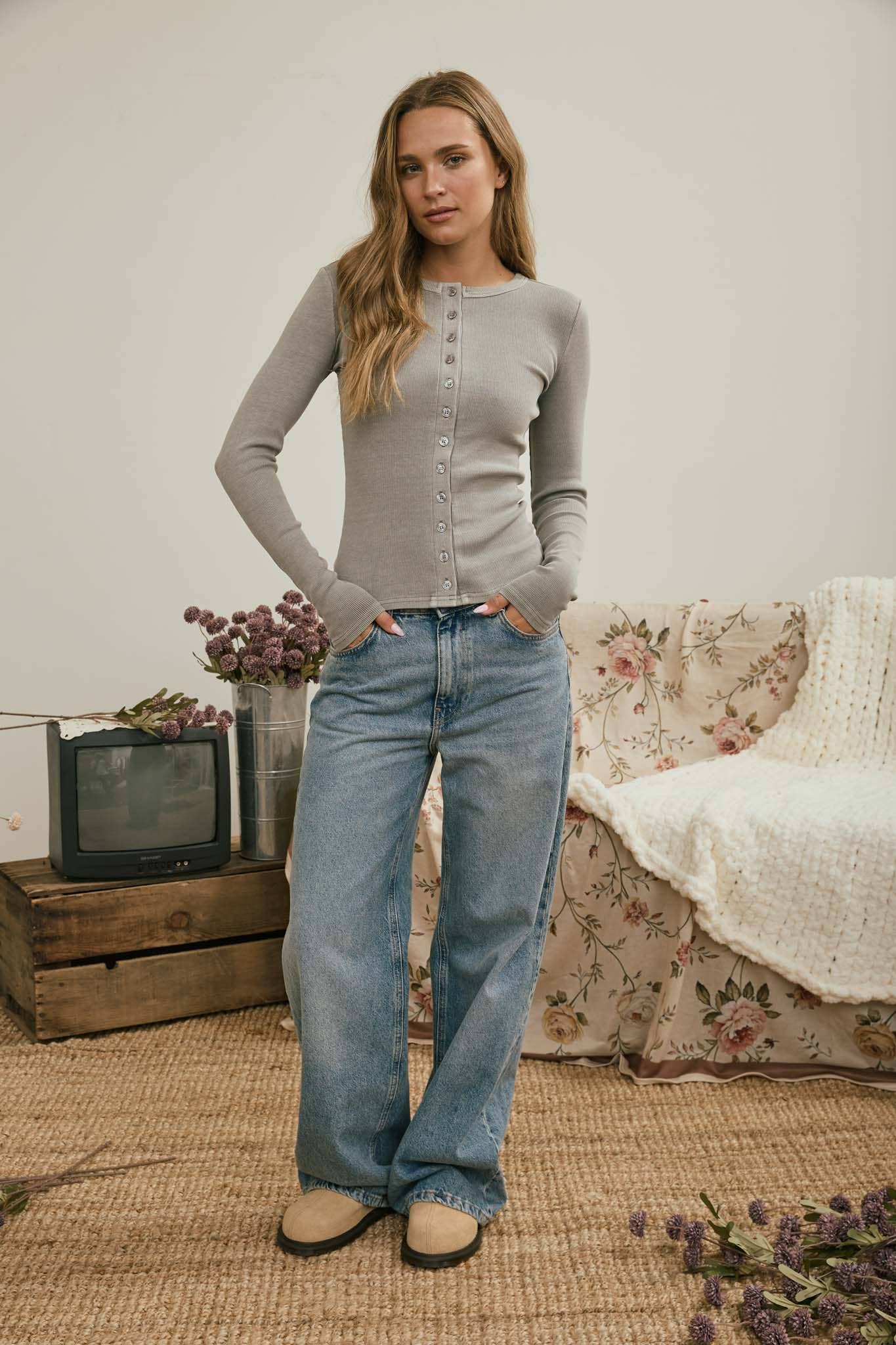 BUTTON FRONT ROUND NECK LONG SLEEVE KNIT TOP : GREY