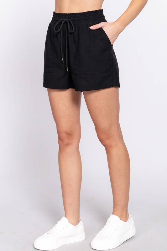 Smoked Waist Linen Shorts: BLACK