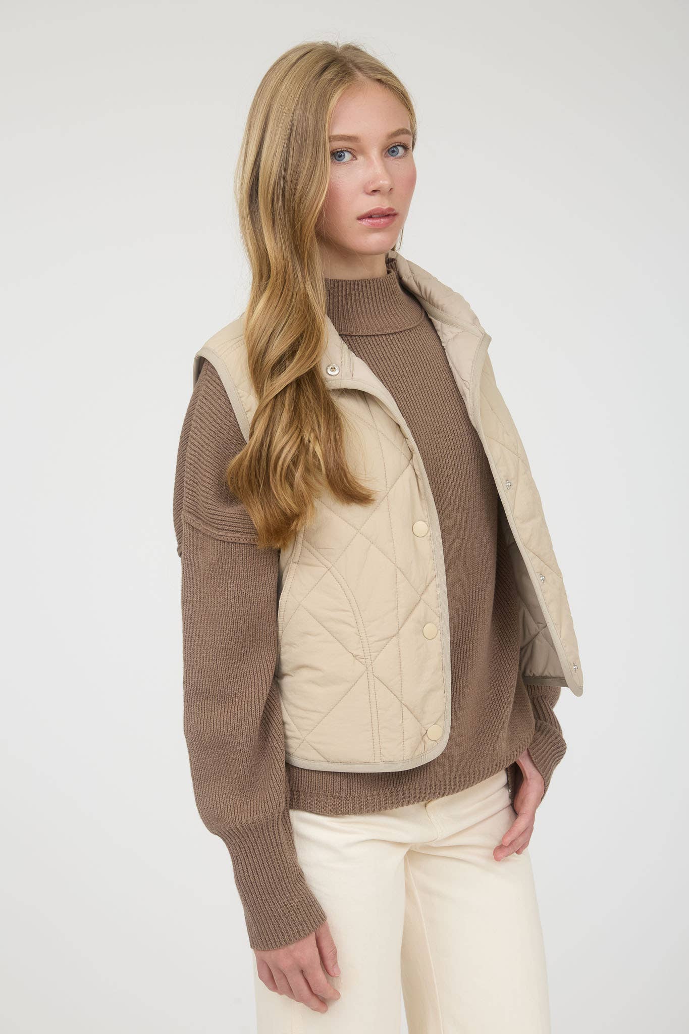SNAP BUTTON QUILTED PUFFER VEST : KHAKI