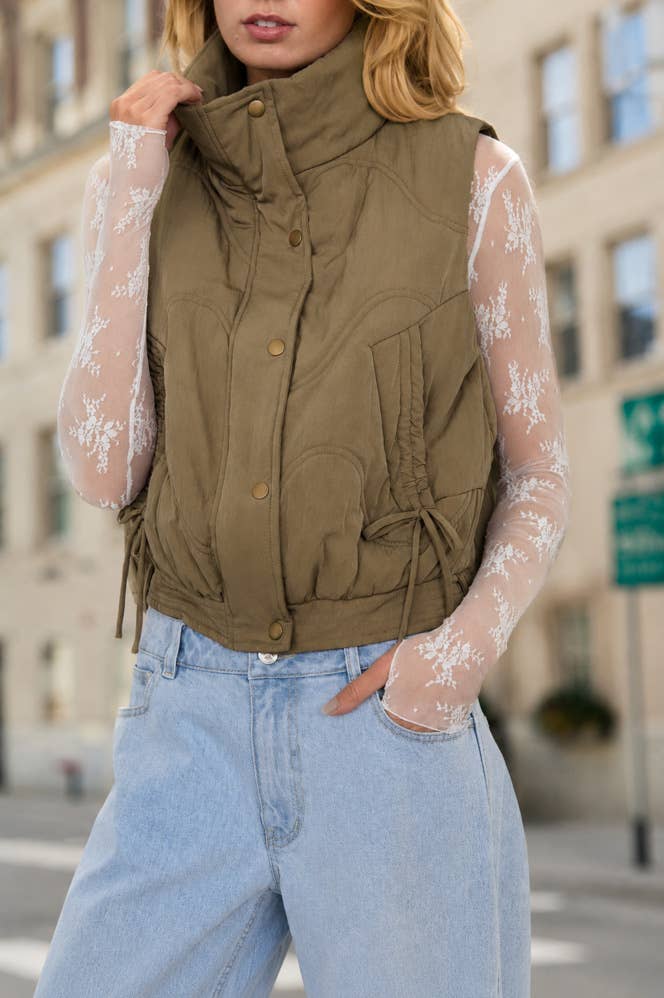 WAVE QUILTED SNAP-FRONT STAND COLLAR VEST: MOCHA