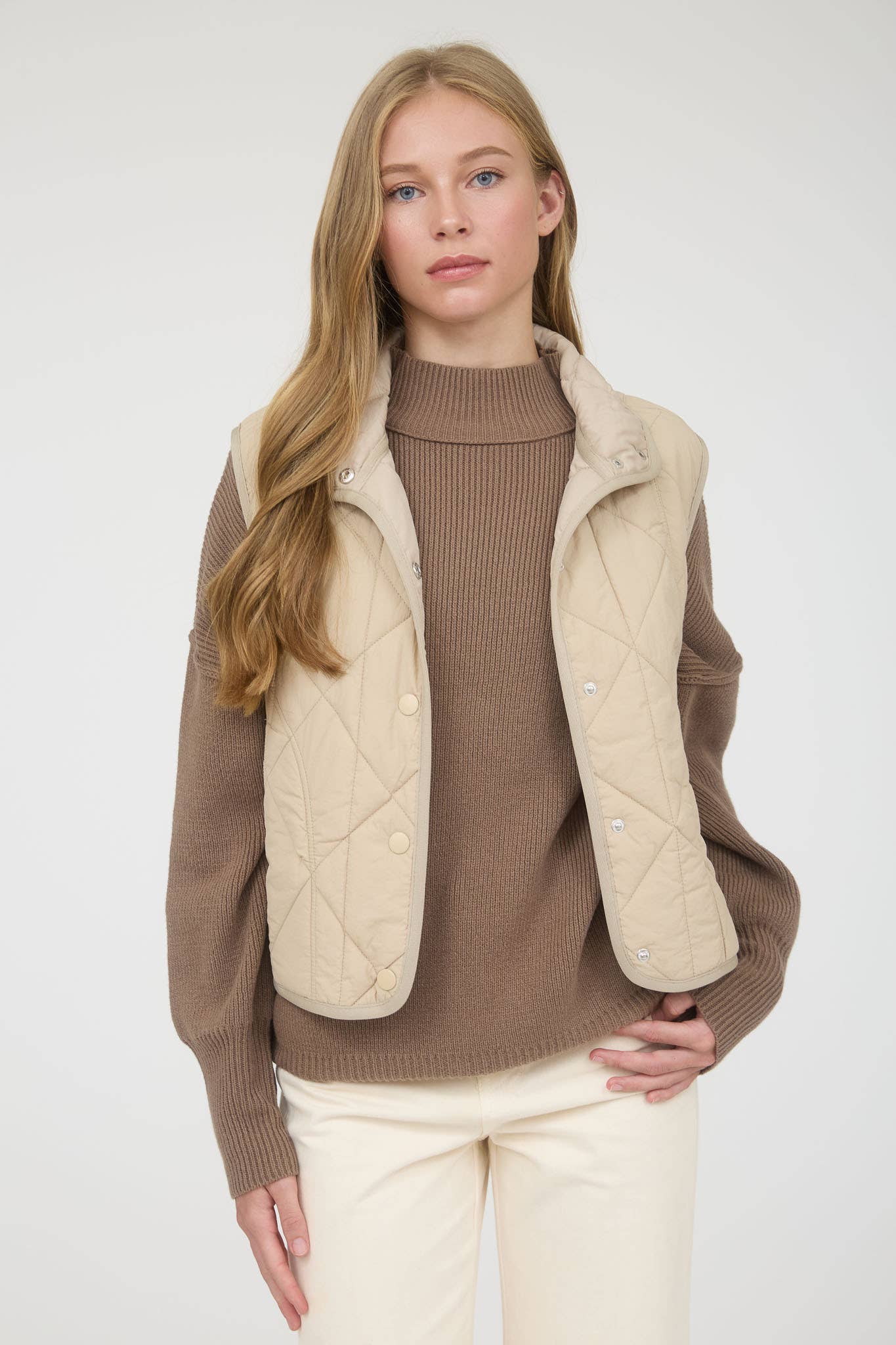 SNAP BUTTON QUILTED PUFFER VEST : KHAKI
