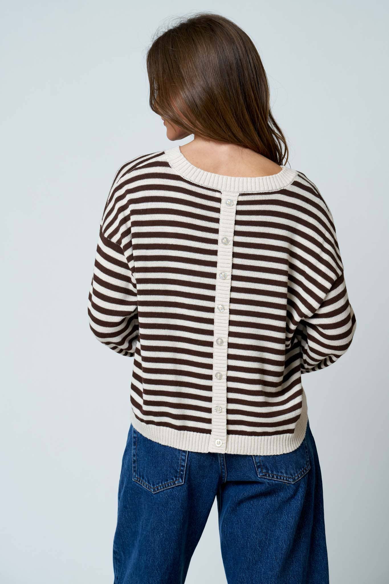 STRIPE RELAXED BACK BUTTON DETAIL KNIT SWEATER: OATMEAL