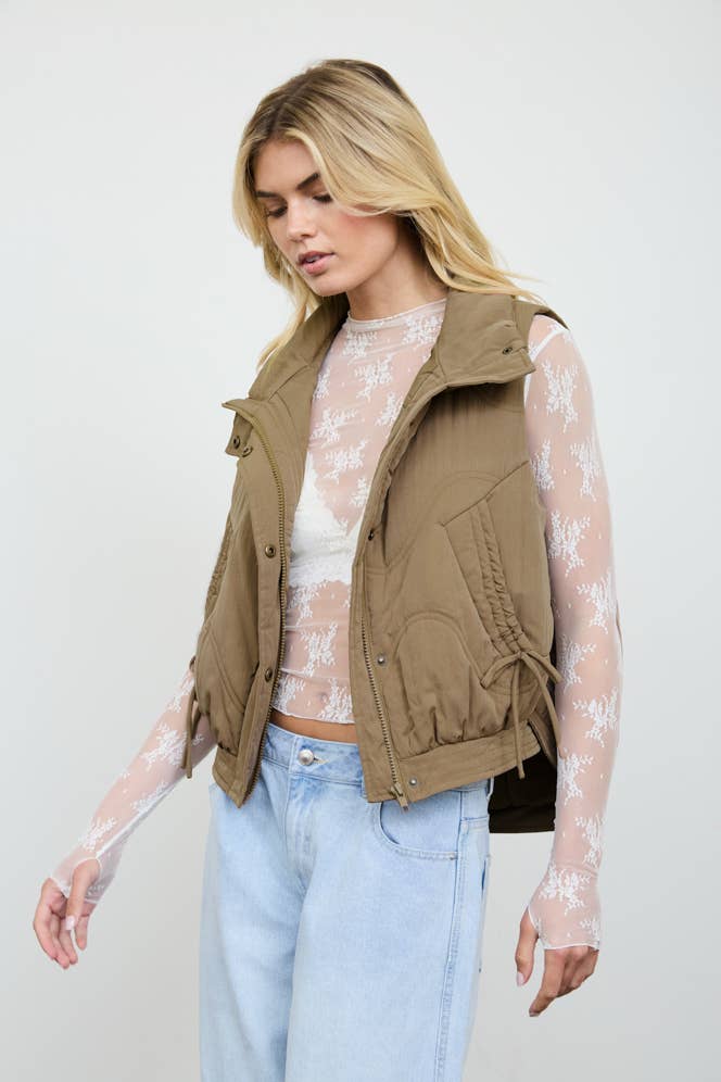 WAVE QUILTED SNAP-FRONT STAND COLLAR VEST: MOCHA